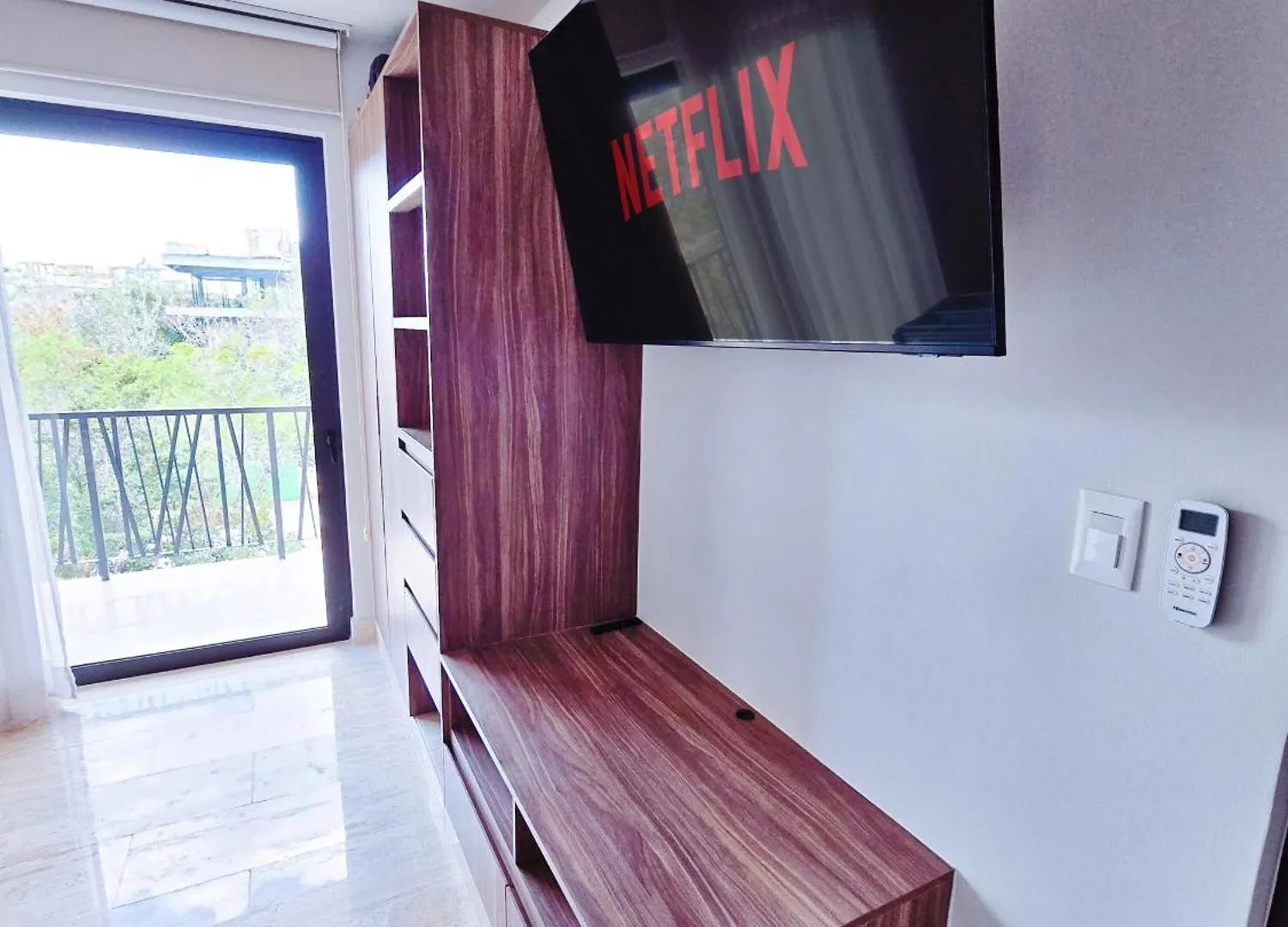 דירה טולום 1 Bedroom With King Bed And Balcony With Amenities View