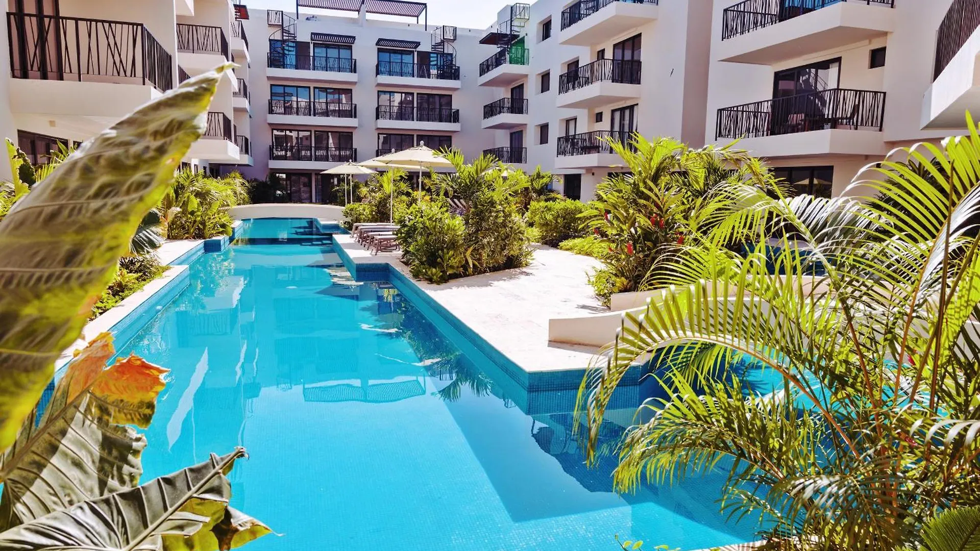 1 Bedroom With King Bed And Balcony With Amenities View Tulum Apartment
